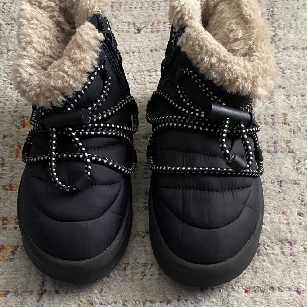 Zara Black and Cream puffer fur Winter snow Boots size 32 EURO or size 1